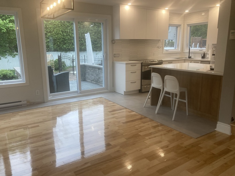 Kitchen floor refinish — Planchers Locas