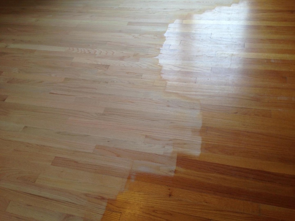 Hardwood floor refinish — Planchers Locas